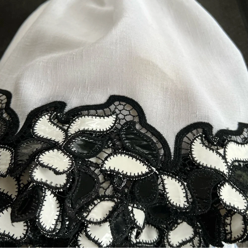 Vintage Saks White Linen Full Skirt with Embroidered Hemline - Picture 6 of 6